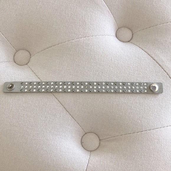 🩶🤍Swarovski Gray and Silver Crystal Bracelet 🤍🩶 - Picture 3 of 7